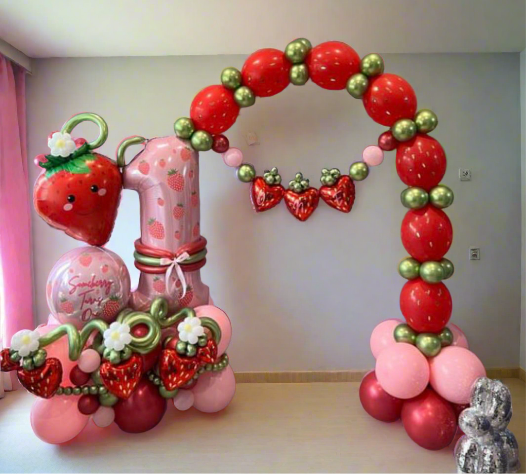 Balloon decoration for girls 31 Strawberry Birthday