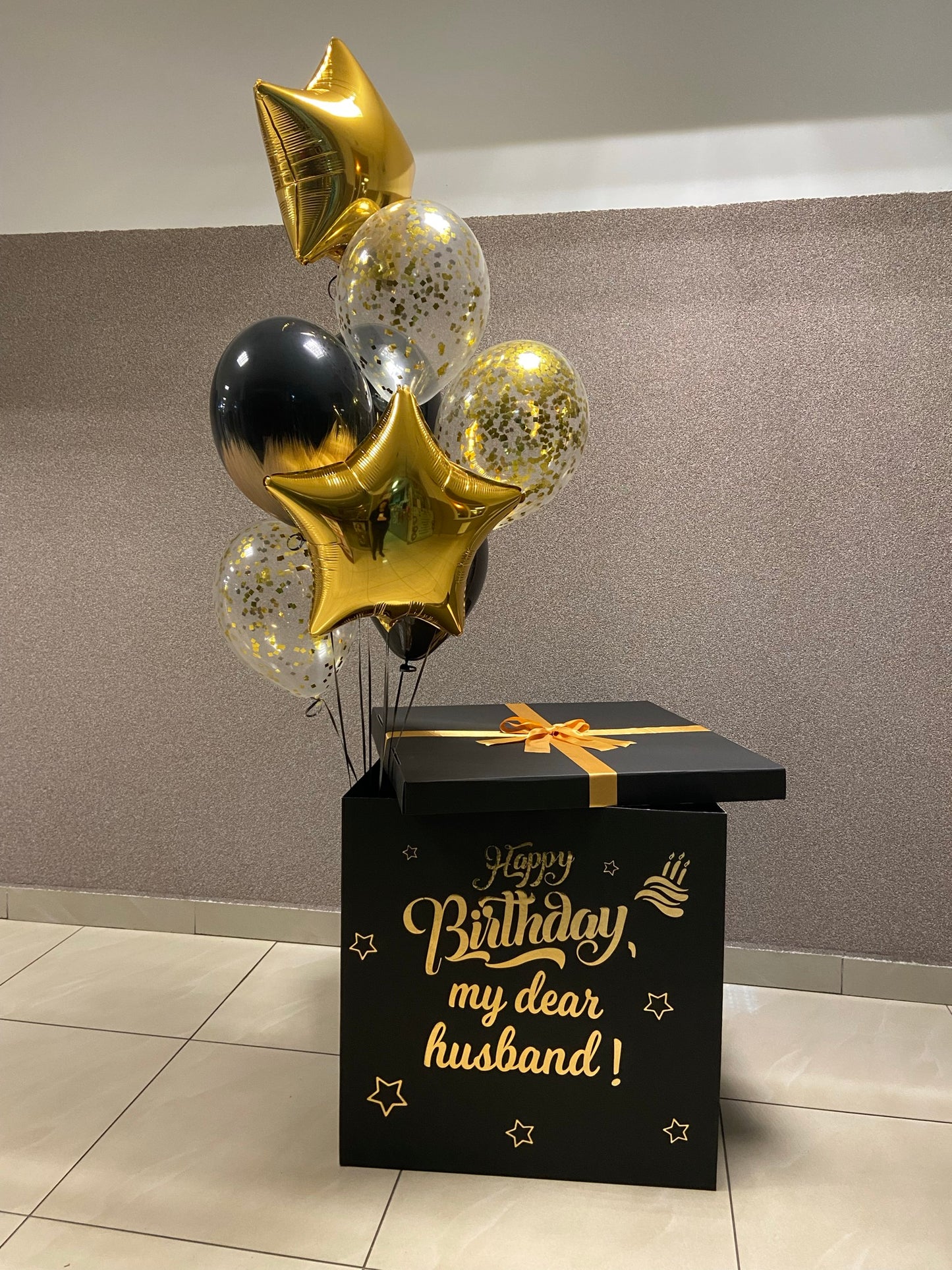 Stylish Giant Surprise Box with black and gold helium balloons 4