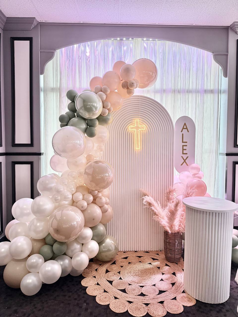 Rippled Pedestal Stand | Rental